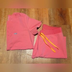 Figs M/MP Coral Medium Catarina Medium Petite Livingstons